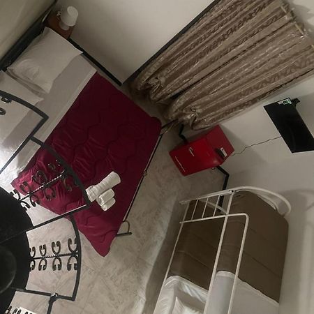 شقة Casa Vacanza La Serenella نابولي المظهر الخارجي الصورة