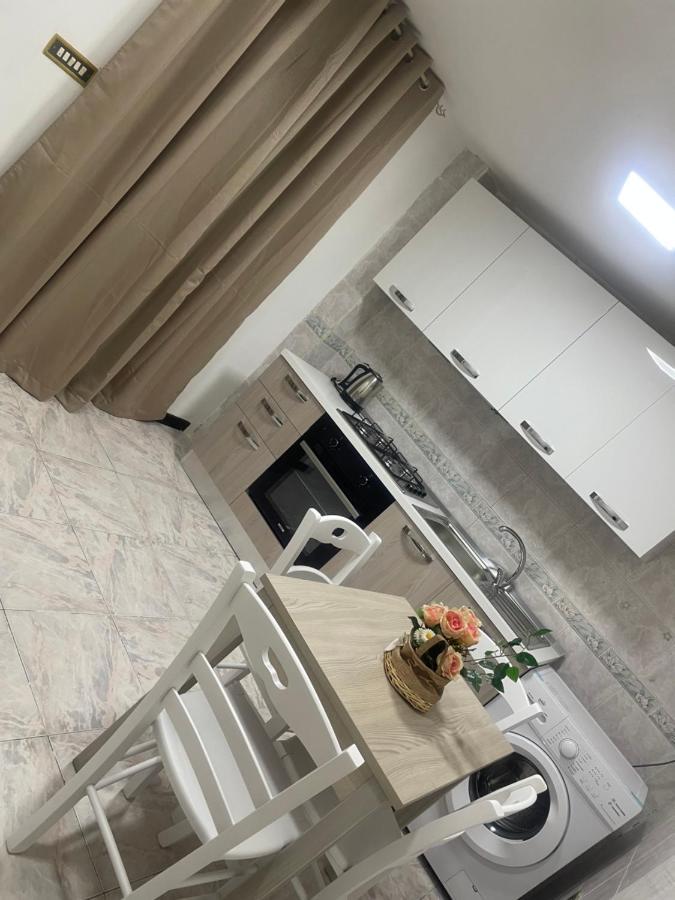 شقة Casa Vacanza La Serenella نابولي المظهر الخارجي الصورة
