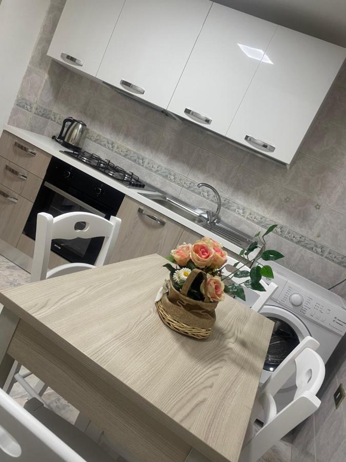 شقة Casa Vacanza La Serenella نابولي المظهر الخارجي الصورة