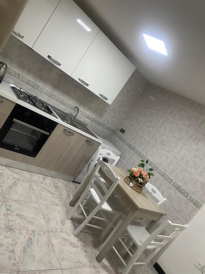 شقة Casa Vacanza La Serenella نابولي المظهر الخارجي الصورة